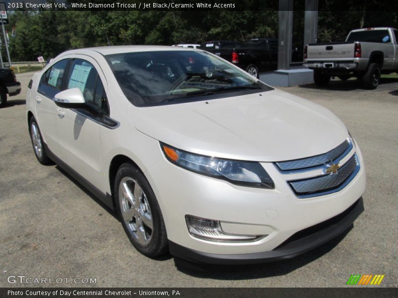 Front 3/4 View of 2013 Volt 