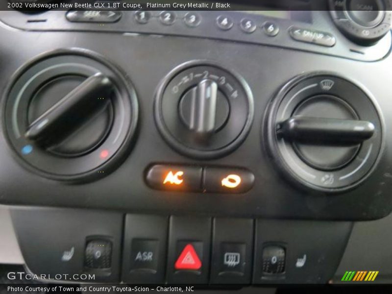Platinum Grey Metallic / Black 2002 Volkswagen New Beetle GLX 1.8T Coupe