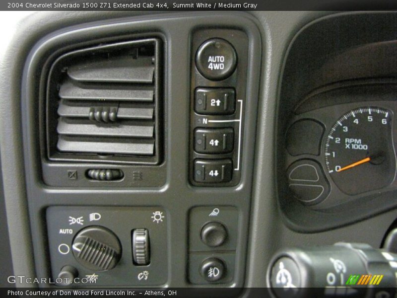 Controls of 2004 Silverado 1500 Z71 Extended Cab 4x4