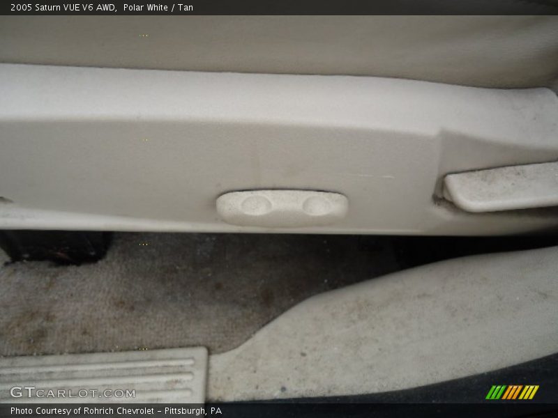 Polar White / Tan 2005 Saturn VUE V6 AWD