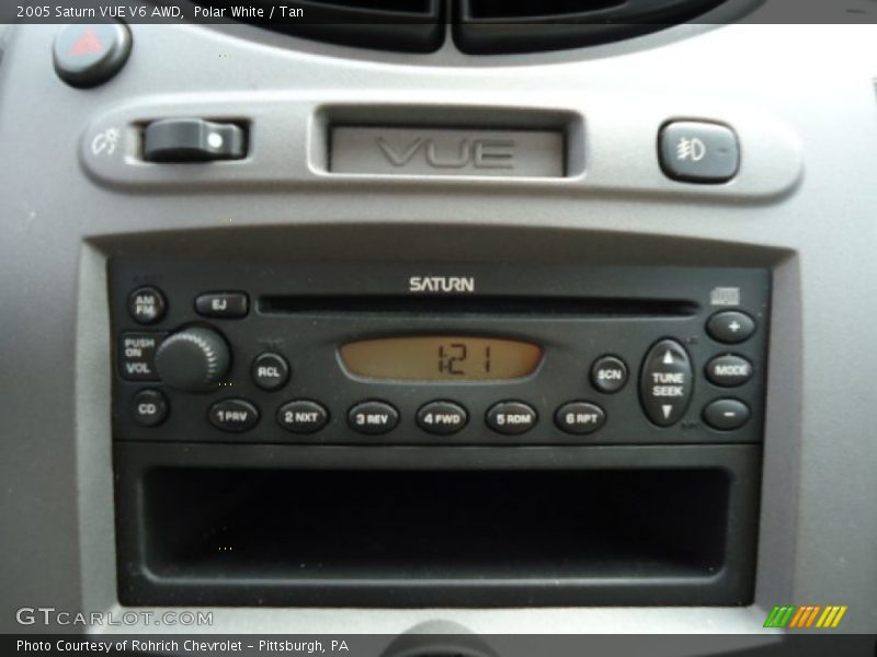 Polar White / Tan 2005 Saturn VUE V6 AWD