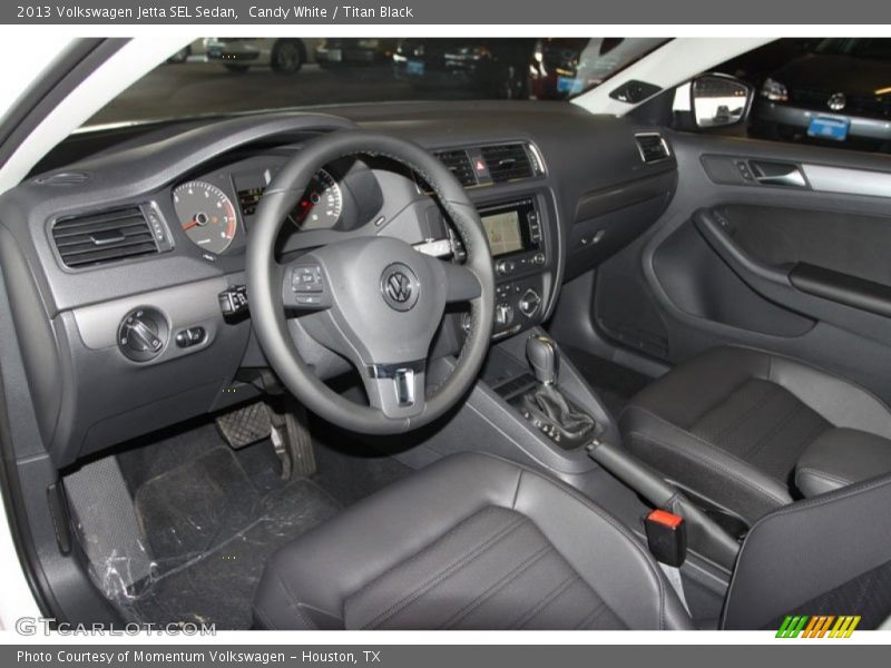 Candy White / Titan Black 2013 Volkswagen Jetta SEL Sedan