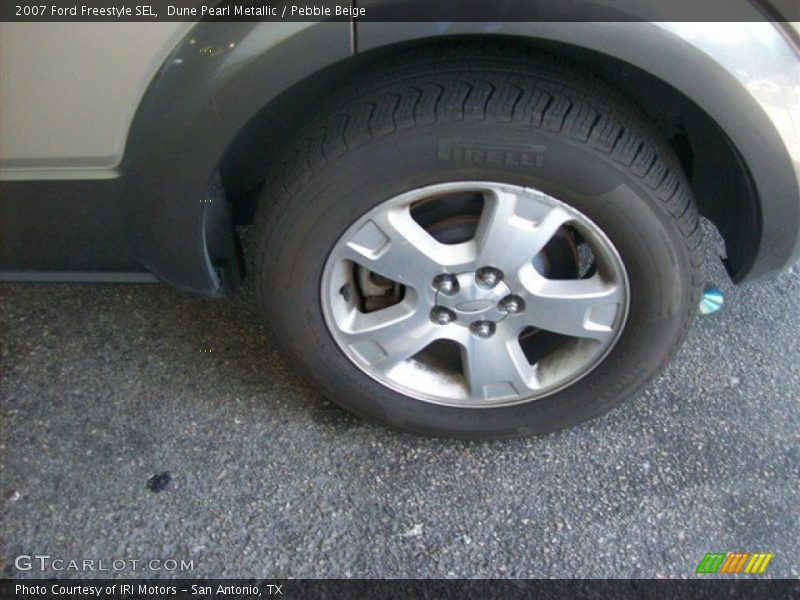 Dune Pearl Metallic / Pebble Beige 2007 Ford Freestyle SEL