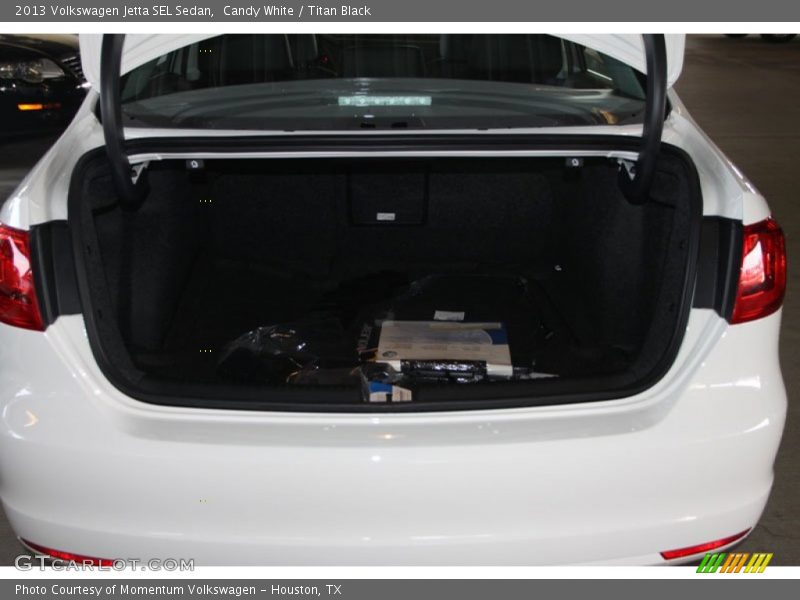 Candy White / Titan Black 2013 Volkswagen Jetta SEL Sedan
