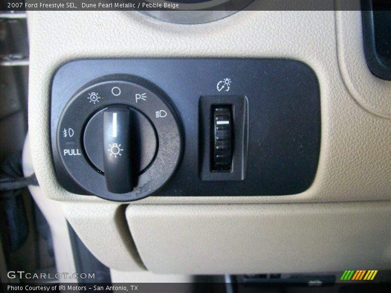Dune Pearl Metallic / Pebble Beige 2007 Ford Freestyle SEL
