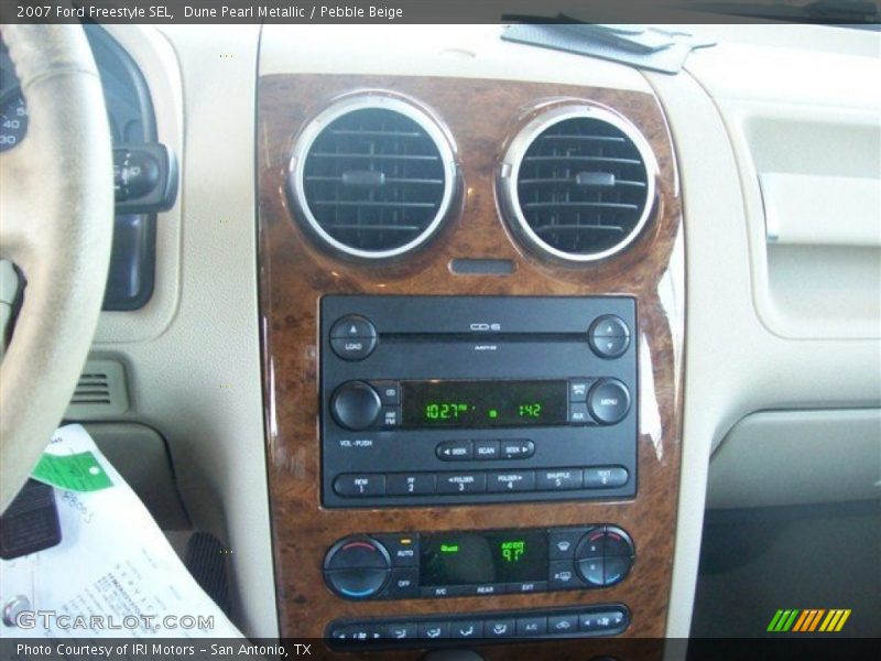Dune Pearl Metallic / Pebble Beige 2007 Ford Freestyle SEL