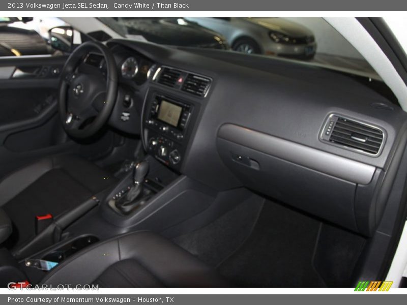 Candy White / Titan Black 2013 Volkswagen Jetta SEL Sedan
