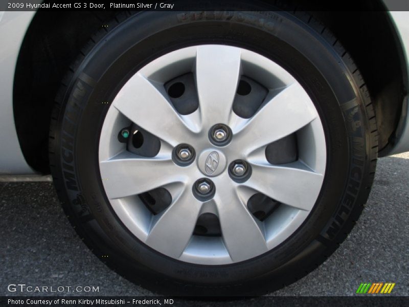 Platinum Silver / Gray 2009 Hyundai Accent GS 3 Door
