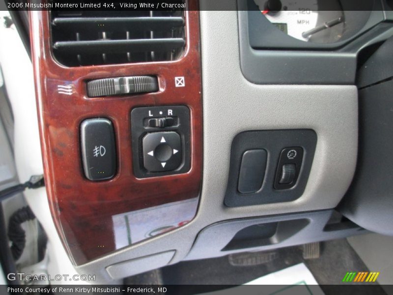 Viking White / Charcoal 2006 Mitsubishi Montero Limited 4x4
