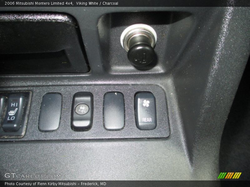 Viking White / Charcoal 2006 Mitsubishi Montero Limited 4x4