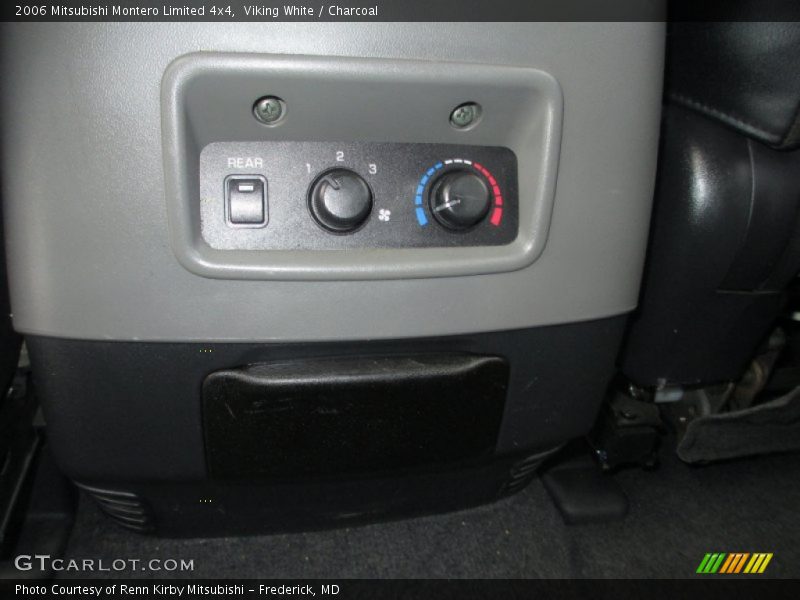 Viking White / Charcoal 2006 Mitsubishi Montero Limited 4x4