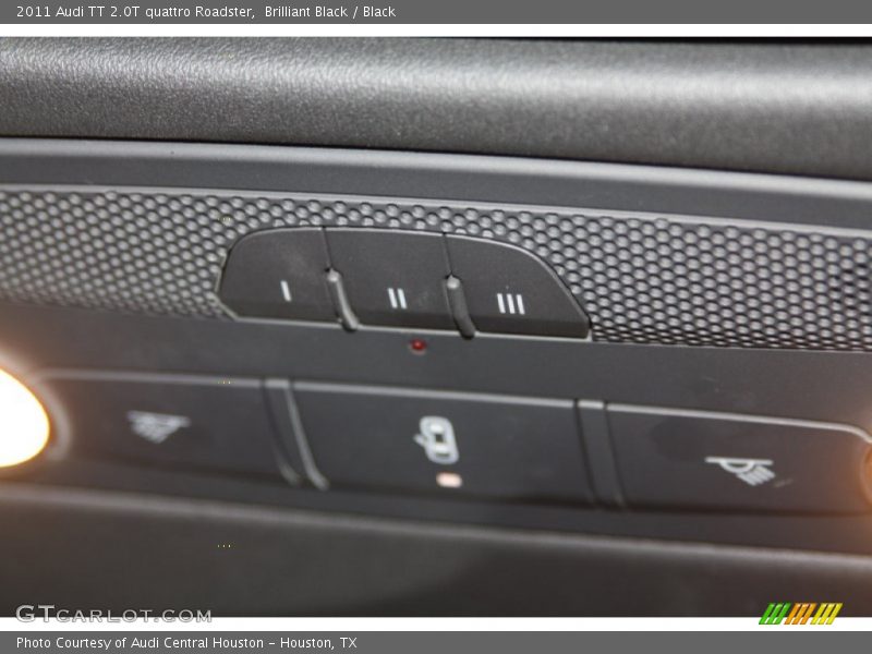 Controls of 2011 TT 2.0T quattro Roadster