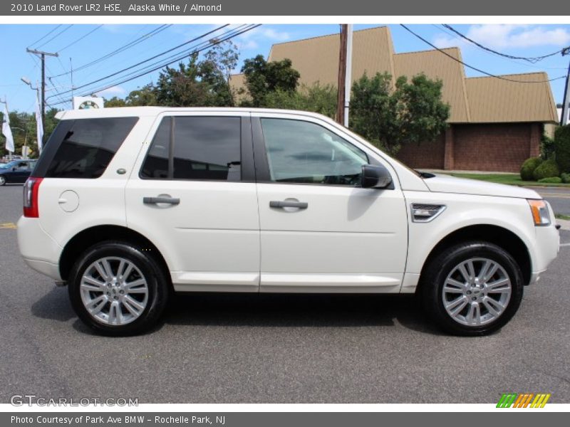 Alaska White / Almond 2010 Land Rover LR2 HSE
