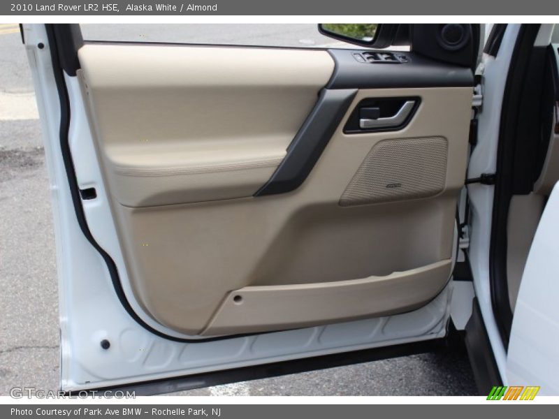 Alaska White / Almond 2010 Land Rover LR2 HSE