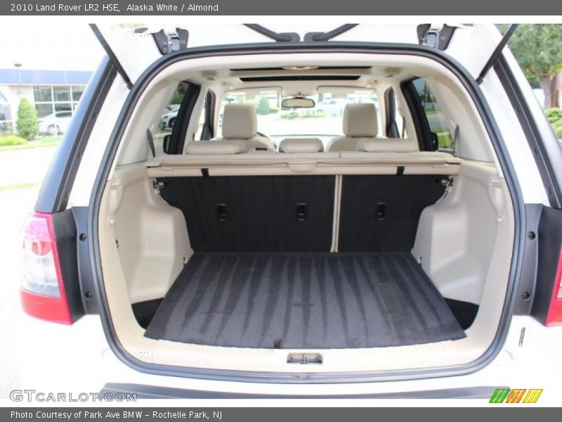Alaska White / Almond 2010 Land Rover LR2 HSE