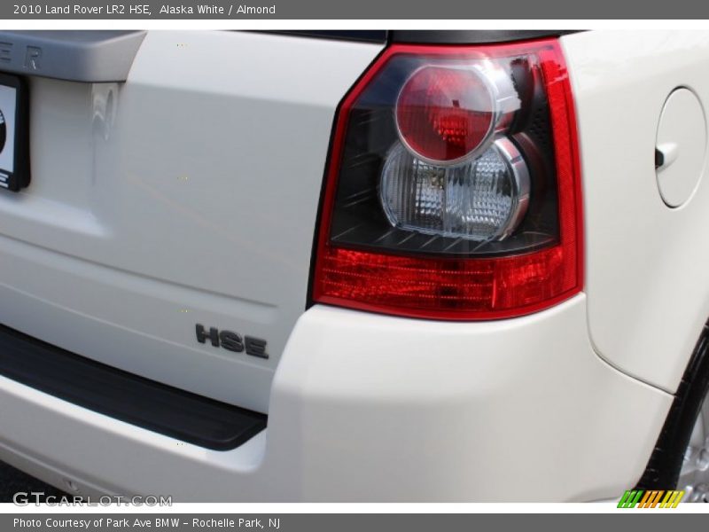 Alaska White / Almond 2010 Land Rover LR2 HSE