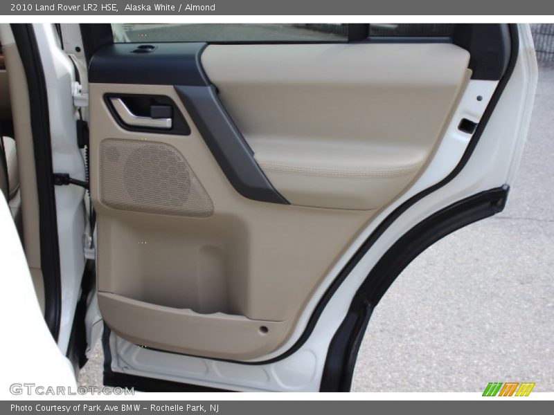 Alaska White / Almond 2010 Land Rover LR2 HSE