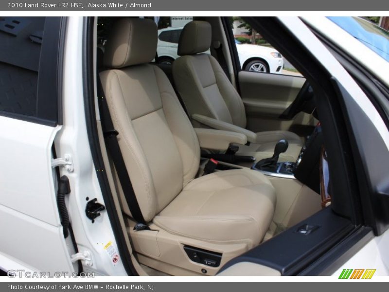 Alaska White / Almond 2010 Land Rover LR2 HSE