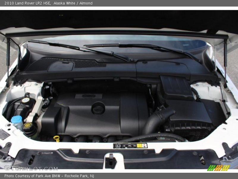Alaska White / Almond 2010 Land Rover LR2 HSE