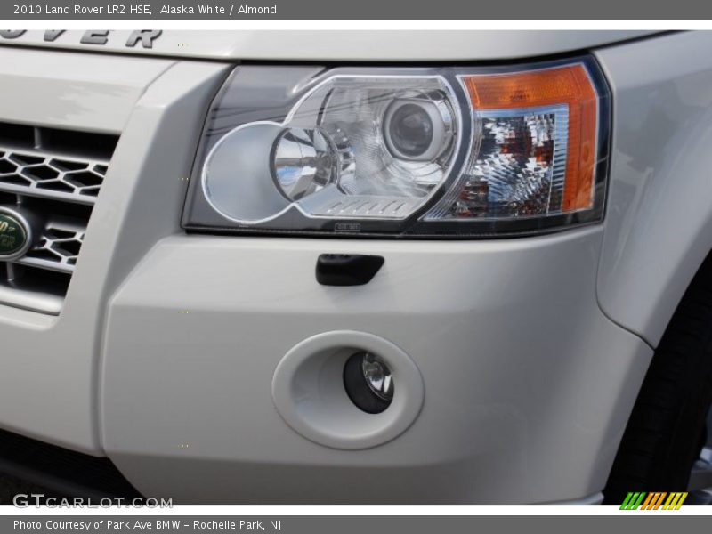 Alaska White / Almond 2010 Land Rover LR2 HSE