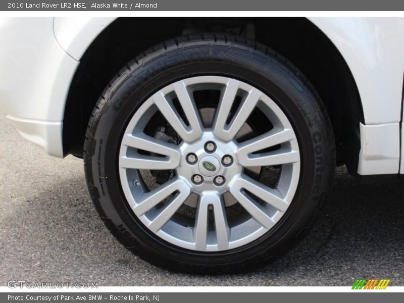 Alaska White / Almond 2010 Land Rover LR2 HSE