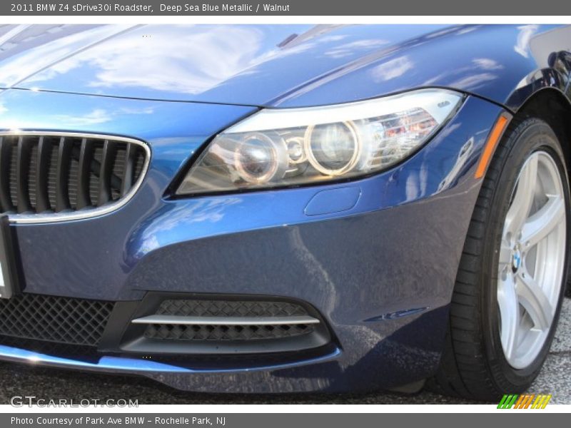 Deep Sea Blue Metallic / Walnut 2011 BMW Z4 sDrive30i Roadster