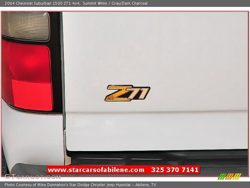 Summit White / Gray/Dark Charcoal 2004 Chevrolet Suburban 1500 Z71 4x4