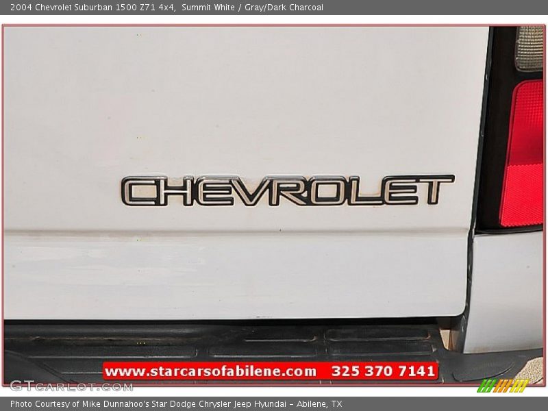 Summit White / Gray/Dark Charcoal 2004 Chevrolet Suburban 1500 Z71 4x4