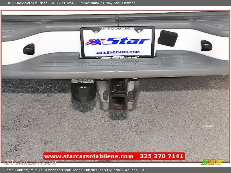 Summit White / Gray/Dark Charcoal 2004 Chevrolet Suburban 1500 Z71 4x4