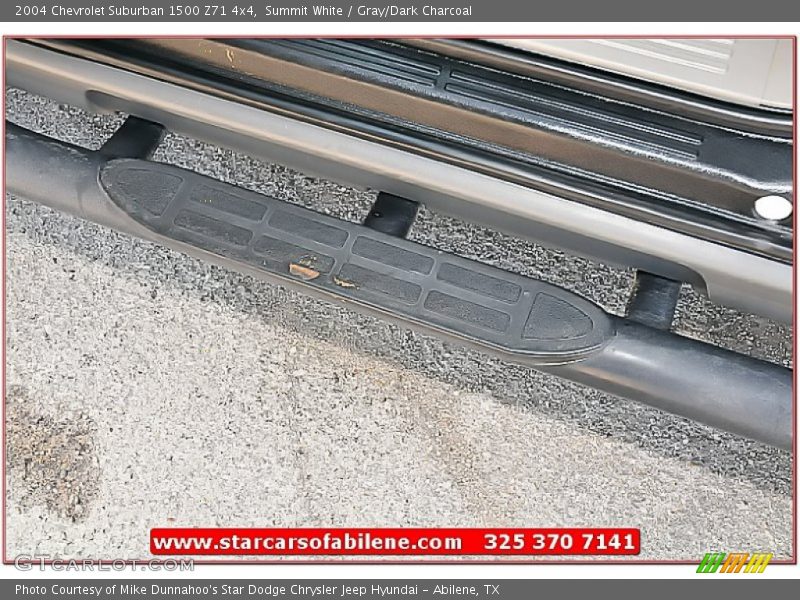 Summit White / Gray/Dark Charcoal 2004 Chevrolet Suburban 1500 Z71 4x4