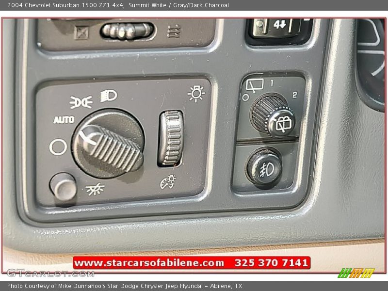 Summit White / Gray/Dark Charcoal 2004 Chevrolet Suburban 1500 Z71 4x4