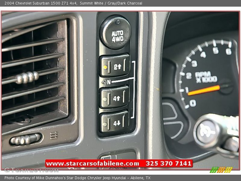 Summit White / Gray/Dark Charcoal 2004 Chevrolet Suburban 1500 Z71 4x4