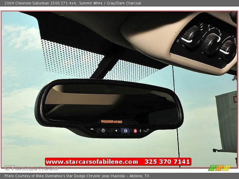 Summit White / Gray/Dark Charcoal 2004 Chevrolet Suburban 1500 Z71 4x4