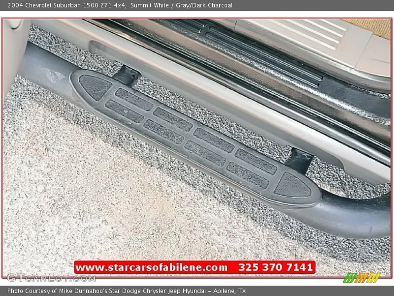 Summit White / Gray/Dark Charcoal 2004 Chevrolet Suburban 1500 Z71 4x4