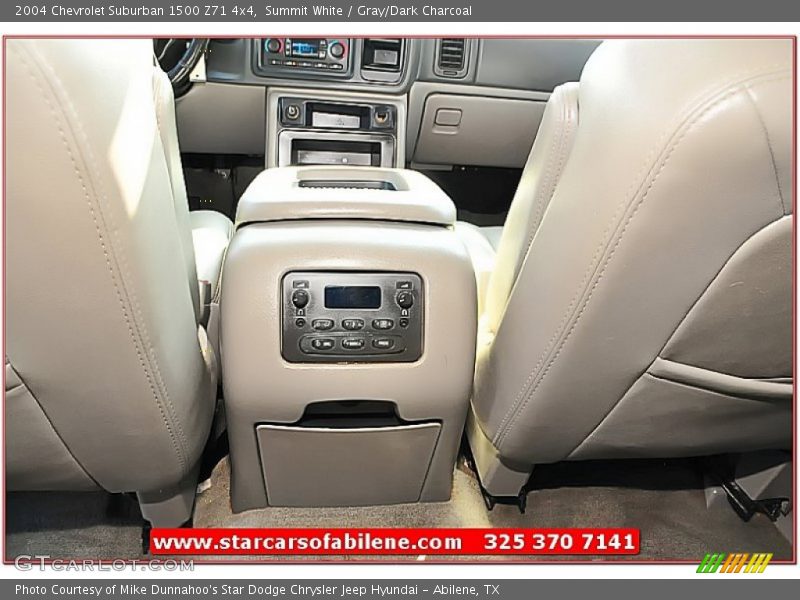 Summit White / Gray/Dark Charcoal 2004 Chevrolet Suburban 1500 Z71 4x4