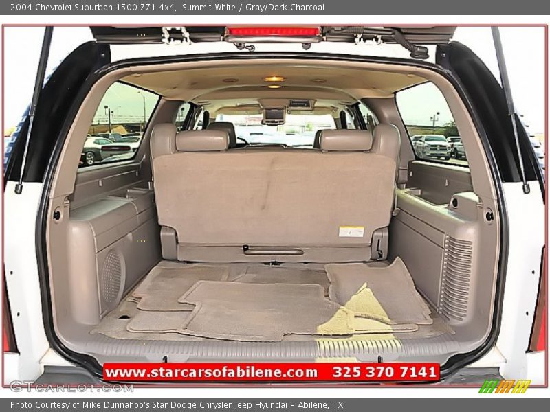 Summit White / Gray/Dark Charcoal 2004 Chevrolet Suburban 1500 Z71 4x4