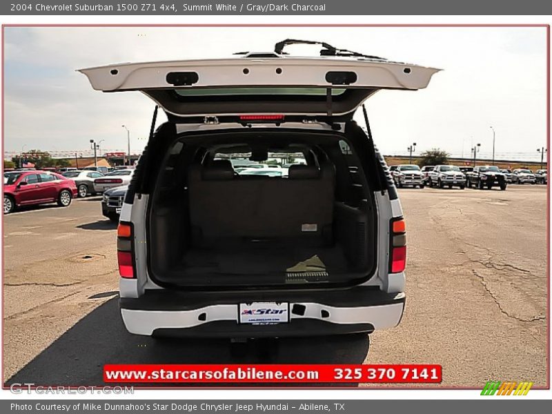 Summit White / Gray/Dark Charcoal 2004 Chevrolet Suburban 1500 Z71 4x4