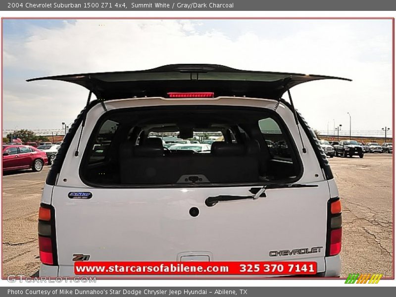 Summit White / Gray/Dark Charcoal 2004 Chevrolet Suburban 1500 Z71 4x4