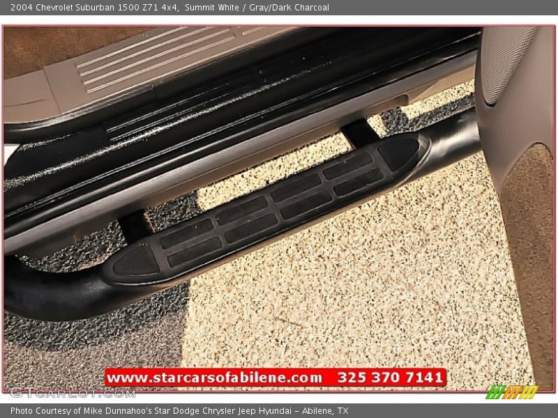 Summit White / Gray/Dark Charcoal 2004 Chevrolet Suburban 1500 Z71 4x4
