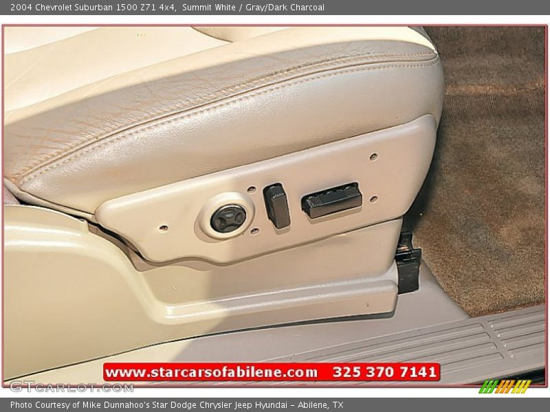 Summit White / Gray/Dark Charcoal 2004 Chevrolet Suburban 1500 Z71 4x4