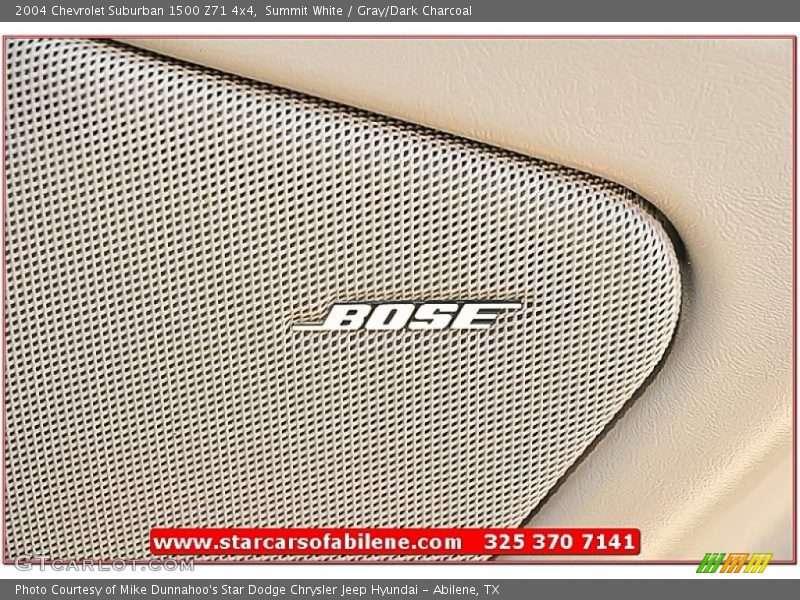 Summit White / Gray/Dark Charcoal 2004 Chevrolet Suburban 1500 Z71 4x4