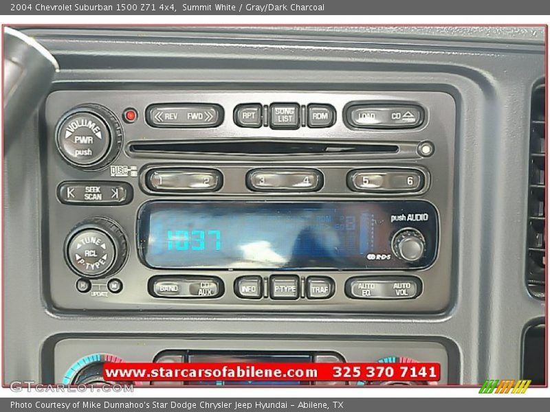 Summit White / Gray/Dark Charcoal 2004 Chevrolet Suburban 1500 Z71 4x4