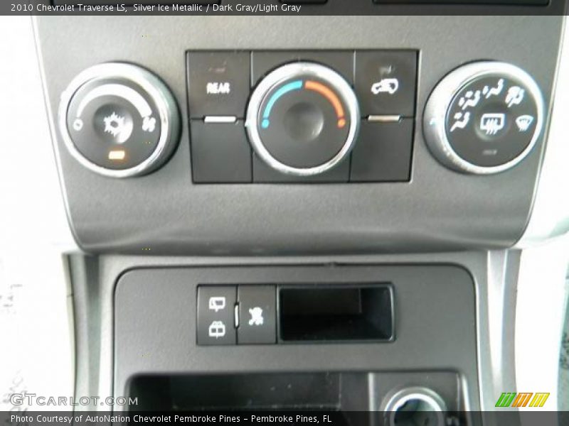 Silver Ice Metallic / Dark Gray/Light Gray 2010 Chevrolet Traverse LS