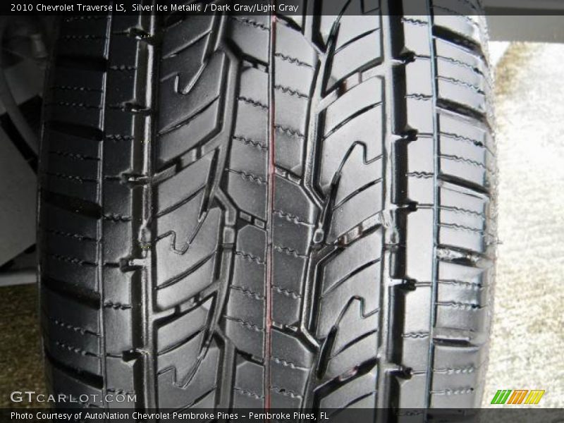 Silver Ice Metallic / Dark Gray/Light Gray 2010 Chevrolet Traverse LS