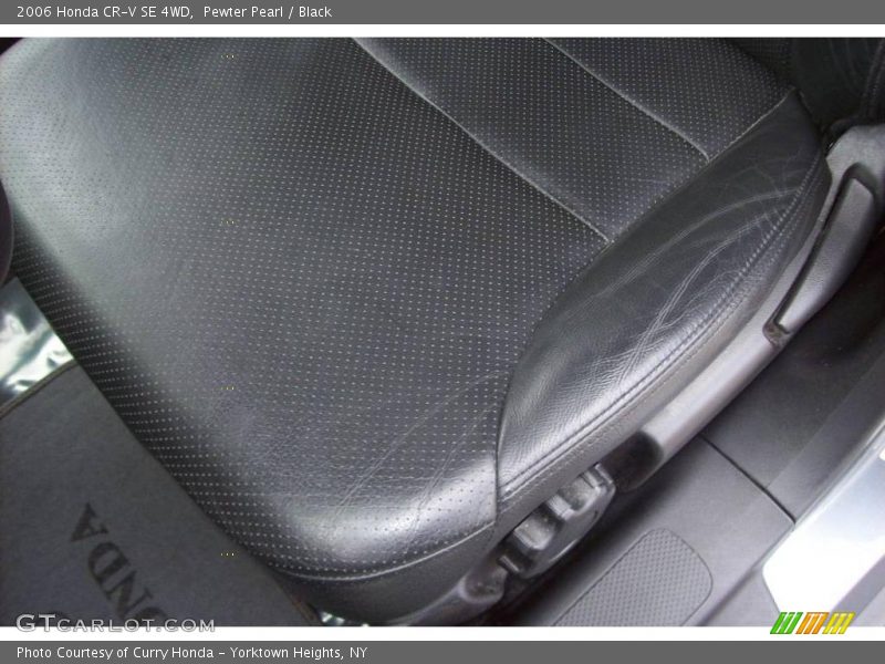 Pewter Pearl / Black 2006 Honda CR-V SE 4WD