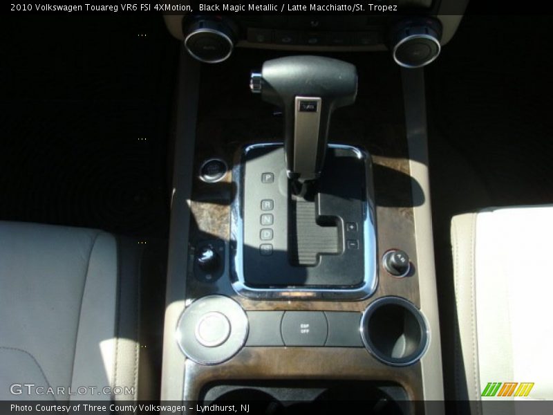 Black Magic Metallic / Latte Macchiatto/St. Tropez 2010 Volkswagen Touareg VR6 FSI 4XMotion