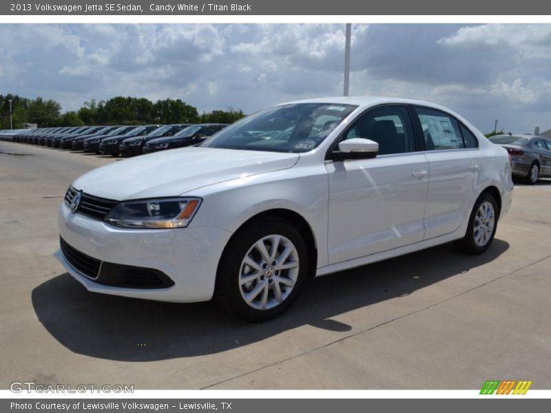Candy White / Titan Black 2013 Volkswagen Jetta SE Sedan
