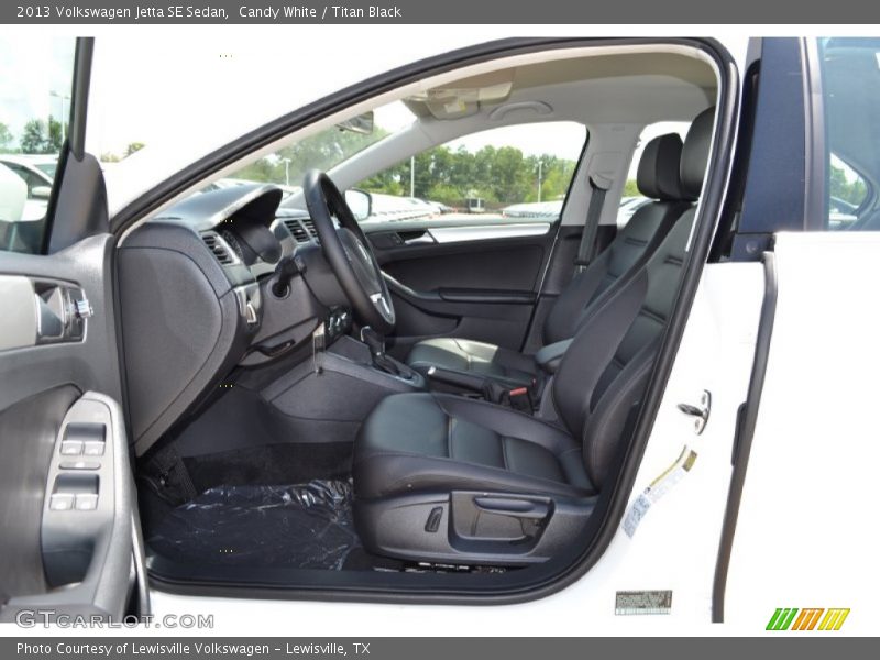 Candy White / Titan Black 2013 Volkswagen Jetta SE Sedan