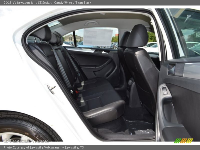 Candy White / Titan Black 2013 Volkswagen Jetta SE Sedan