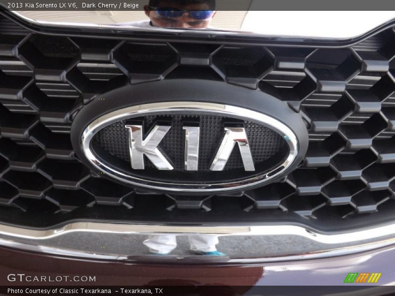 Dark Cherry / Beige 2013 Kia Sorento LX V6